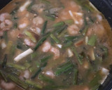 Foto del paso 6 de la receta: Tortilla de espárragos y gambas