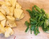 Hình bước làm 1 của món Bò xào dứa