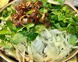 Hình bước làm 3 của món Gà xé trộn rau răm