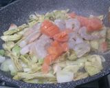 A picture of step 7 of Seafood pasta.