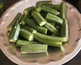 A picture of step 1 of Bhindi Peanut Masala.