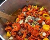 Une image de l'étape 13 de Sauces aux trois piments, coriandre et radis noir.