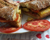 Foto del paso 8 de la receta: Bocadillo de tortilla de patatas con pimiento y cebolla