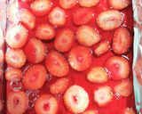 صورة لخطوة 7 من وصفة كعكة الفراولة اللذيذة 🍒🍓