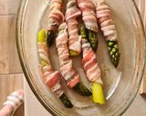 Baconba göngyölt zöld spárga recept fázis 3 fotója