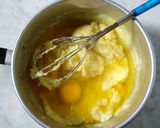 Foto langkah ke 3 dari resep Cheese Custard Muffin.