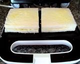 Foto langkah ke 3 dari resep Mozzarella Grilled Cheese.