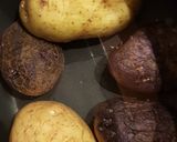 Foto del passaggio 1 della ricetta Insalata di patate a due colori