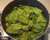 Foto del passaggio 3 della ricetta Gnocchi di banana con crema di spinaci polvere di peperone crusco e noci croccanti