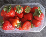 Foto del paso 1 de la receta: ☆ Fresas con yogur y frutos secos