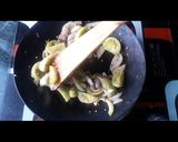कच्च्या टोमॅटो कांद्याची चटणी (kacchya tomato kandyachi chutney recipe in marathi) रेसिपी स्टेप 2 फोटो 