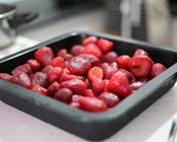 Foto del paso 3 de la receta: Crumble de avena sin gluten con fresas y salsa de chocolate