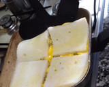 Foto del paso 2 de la receta: Sándwich triple calentito con tortilla de cebollinos