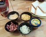 Foto langkah ke 2 dari resep Pizza Roti tawar simple...enak.