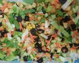 صورة لخطوة 1 من وصفة سلطة الخضار بالزبادي