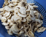 Foto del paso 3 de la receta: Patatas, champiñones, y...😋🥔🍄