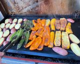 Une image de l'étape 10 de Poivrons bicolores et courgettes jaunes grillés aux épices.