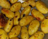 A picture of step 4 of Daal Pitha....lahsun mirch ki chutney.