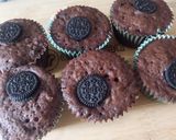 A picture of step 8 of Oreo muffins.