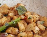 Foto langkah ke 4 dari resep Tahu Masak Kecap ala Rumahan.