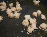 A picture of step 3 of Spaghetti aglio olio e peperoncino with a twist.