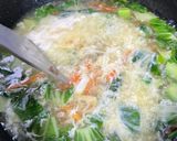 Gambar langkah 6 resipi Sup Sayur Tofu Telur.
