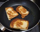 Foto langkah ke 4 dari resep Roti panggang teflon olesan susu matcha.