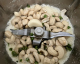 Foto del paso 2 de la receta: Pesto de rúcula y albahaca con anacardos