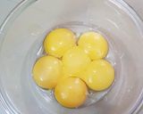 A picture of step 2 of Egg halwa.