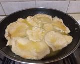 A picture of step 4 of Chicken Breast with Onions and White Wine.