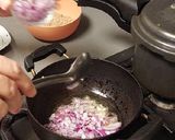A picture of step 3 of चपाती चिवडा.