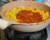 A picture of step 3 of Maggi Corn Pizza.