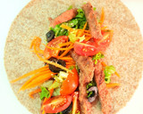 Foto del paso 3 de la receta: 🌮Fajita integral con carne de vacuno, ensalada y salsa de yogur