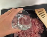 Foto del paso 3 de la receta: Cebolla morada caramelizada sin azúcar a fuego lento