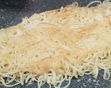 Foto del paso 2 de la receta: Spaghetti Fritos en aceite con ajo y cayena con queso Havarti