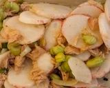 Foto del paso 7 de la receta: Está es una ensalada deliciosa, elaborada con productos de temporada como los rábanos y las habas