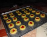 Foto langkah ke 5 dari resep Koin Cookies.
