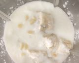 A picture of step 3 of Banana lassi.