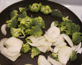 A picture of step 3 of Easy beef & broccoli.