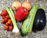 Foto del paso 1 de la receta: 🥧🍅🍆🧅Tarta de verduras de estación con masa integral con mix de semillas y levadura 🧅🍆🍅🥧