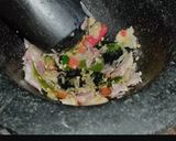 รูปขั้นตอนการทำที่ 2 ของ ผัดแหนมหมูใส่เห็ดเข็มทอง