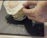 Foto del paso 4 de la receta: Papas, gulas y huevo frito