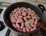 Foto del paso 3 de la receta: Longanizas al curry