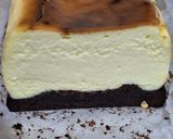 Foto langkah ke 10 dari resep Burnt Cheesecake Brownies.
