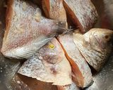 Foto langkah ke 1 dari resep Sup Ikan Gurame.