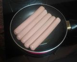 Foto del paso 1 de la receta: Hot Dogs con Ensalada de Col y Papas Fritas