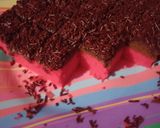 Foto langkah ke 5 dari resep Bolu stroberi coklat.
