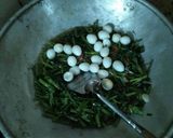 Foto langkah ke 6 dari resep Tumis kangkung telur puyuh.