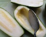 Foto del paso 1 de la receta: Calabacitas rellenas de huitlacoche y queso