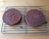 Foto del paso 9 de la receta: Tarta red velvet con nueces, arándanos y chocolate